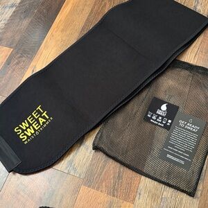 Sports Research Sweet Sweat Waist Trimmer belt and wash bag